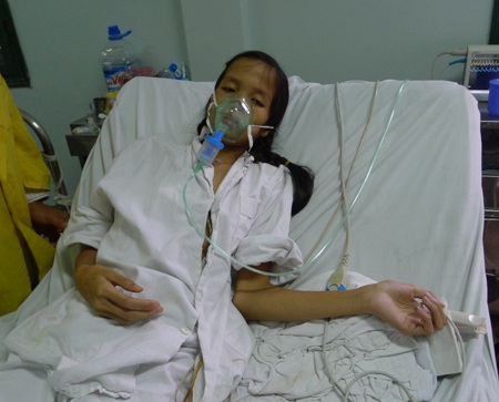 Không lo được cho con, anh Yên chỉ biết khóc trong những giọt nước mắt ân hận