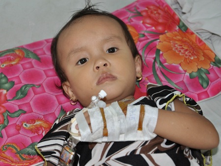 Bị tim thể phức tạp, nếu không được phẫu thuật, tính mạng của bé Thảo sẽ không giữ được