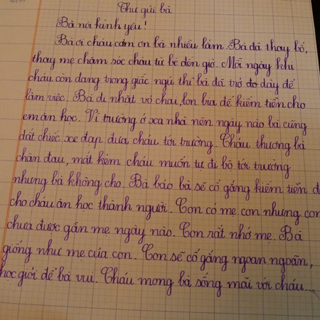 Nét chữ nắn nót của bé Quỳnh Anh viết thư gửi bà nội 