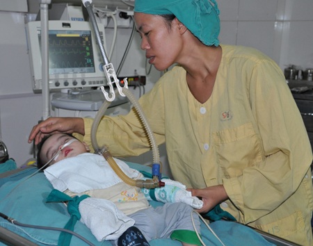 Tại bệnh viện em luôn nhận được sự quan tâm, chăm sóc đặc biệt của các bác sĩ.