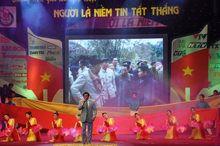 Những ca từ đẹp nhất về Hồ Chí Minh được cất lên trong niềm xúc động rưng rưng.