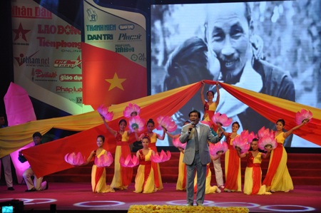 Những ca từ đẹp nhất về Hồ Chí Minh được cất lên trong niềm xúc động rưng rưng.