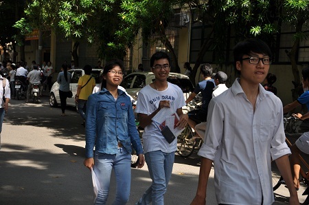 Đề thi vừa sức khiến các sĩ tử khá tự tin mình sẽ đỗ