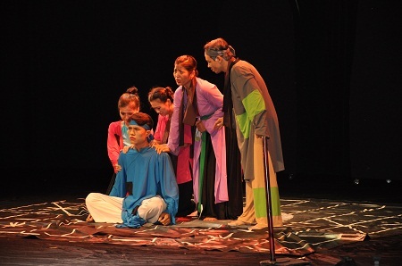 Lần đầu tiên Hồn Trương Ba da hàng thịt được thể hiện dưới hình thức kịch hình thể.