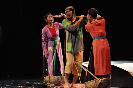 Cuộc đấu tranh, giằng co của hai người vợ thể hiện rõ nét bi kịch giữa phần HỒN và phần XÁC.