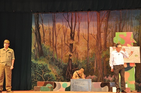 Làm ảnh hưởng, liên lụy đến nhiều con người.