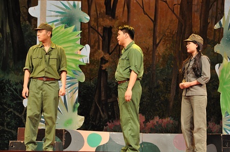 Vở kịch Lời thề thứ 9 đề cập đến thói Vô cảm một cách hệ thống trong xã hội.