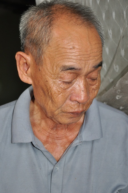 Nỗi nấc nghẹn trên khuôn mặt ông nội già nua khi kể lại chuyện cháu mình.