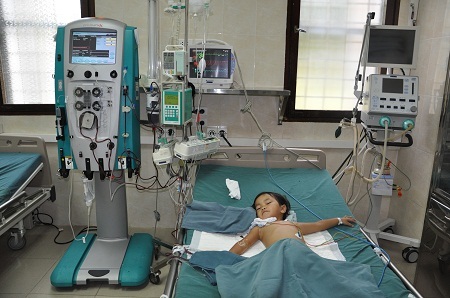 3 tuổi, Linh cũng chút nữa cũng mất mạng vì chất độc của thuốc diệt cỏ.