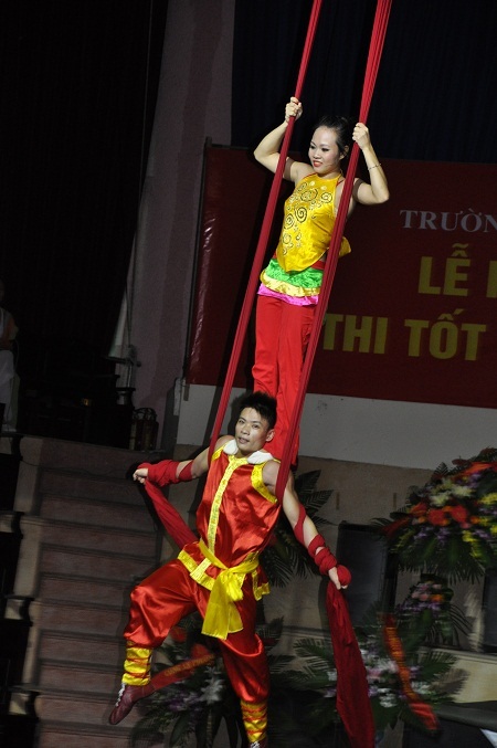 Bài dự thi Lăn vòng của học sinh K29.