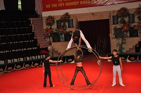 Bài dự thi Lăn vòng của học sinh K29.