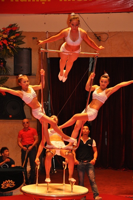 Bài dự thi Lăn vòng của học sinh K29.