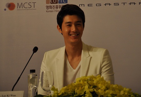 Lee Ki Woo tâm sự rất thoải mái khi lần đầu tiên đến Hà Nội.