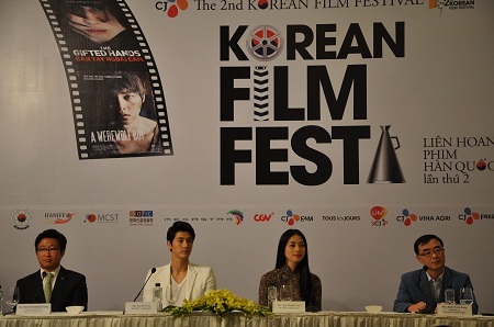 Hai gương mặt làm đại sứ cho Liên hoan phim Hàn Quốc lần thứ 2 tại buổi họp báo sáng 9/6.