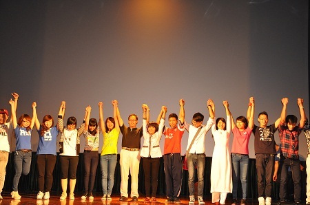 Mọi người thể hiện tinh thần cùng quyết tâm xây dựng Hà Nội đẹp ngay từ hôm nay.