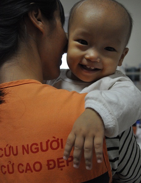 Để cứu sống được Bình, em phải được ghép tủy với chi phí lên đến con số khổng lồ.