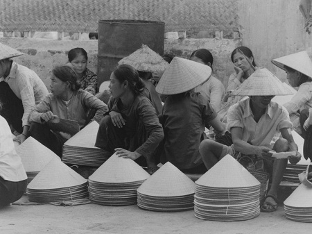 Hà Nội những năm 80 thế kỷ trước trong ống kính một người Anh - 14 Góc chợ Hà Nội xưa.