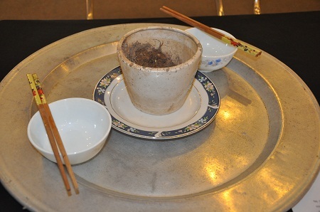 Triển lãm vật dụng đơn sơ của đời sống gia đình gây xúc động