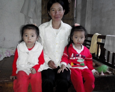 Gần 20 triệu đến với người đàn bà “sét đánh không chết” - 2 Bản thân chị Thông không còn vất vả như trước nữa, chị dành nhiều thời gian chăm sóc cho hai con.