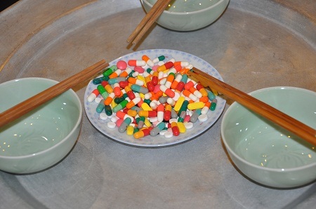 Chiếc nồi gang nấu cơm cũng trở nên gắn bó.