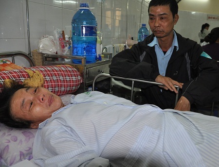 Phút gặp gỡ của hai gia đình nhạt nhòa trong nước mắt của tình thương.