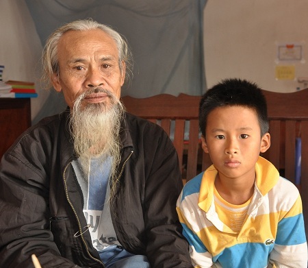 Nhiều tấm lòng bạn đọc Dân trí đến với cậu bé ăn ốc bươu vàng thay cơm