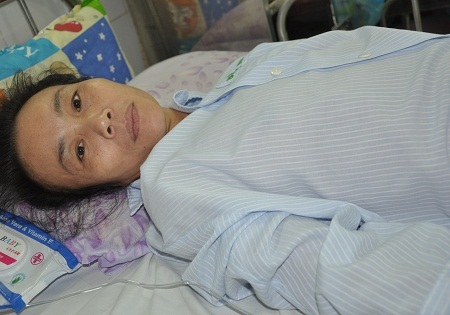 Sức khỏe và tinh thần cô Hoa đã khá hơn rất nhiều kể từ khi được bạn đọc Dân trí giúp đỡ.