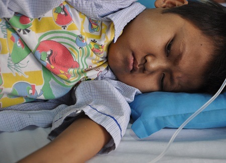 Thương mẹ nhưng bản thân Vũ không biết làm cách nào cả nên lúc nào cũng buồn thiu.