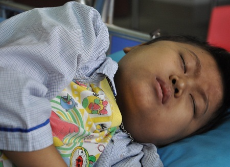 Thương mẹ nhưng bản thân Vũ không biết làm cách nào cả nên lúc nào cũng buồn thiu.