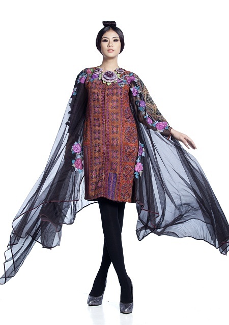 Ngoài ra, hình ảnh thiên thần nước Ý duyên dáng trong tà áo dài Việt Nam cũng rất ấn tượng