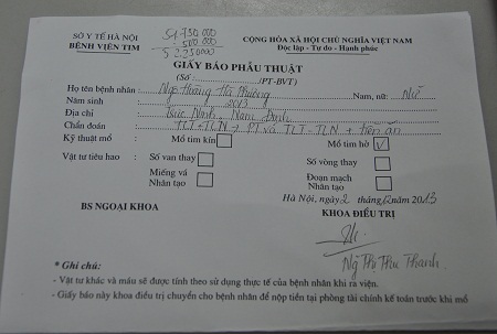 Giấy báo mổ của Hà Phương ở Bệnh viện Tim Hà Nội.