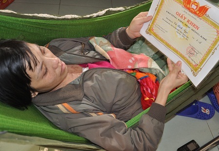 Biết căn bệnh của mình không thể cứu chữa nhưng nghĩ đến con gái khiến chị đắng lòng, xót xa.