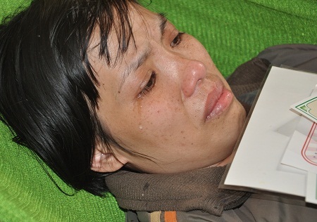 Biết căn bệnh của mình không thể cứu chữa nhưng nghĩ đến con gái khiến chị đắng lòng, xót xa.
