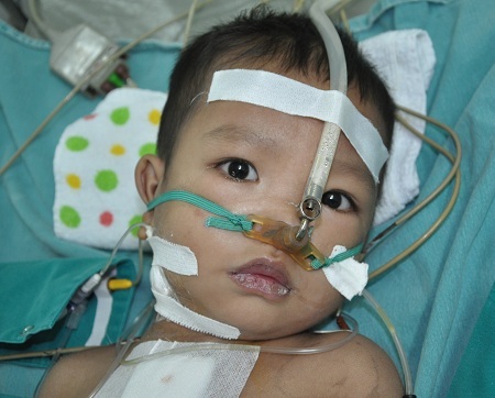 Ở viện em luôn nhận được sự yêu thương và chăm sóc đặc biệt từ các bác sĩ.