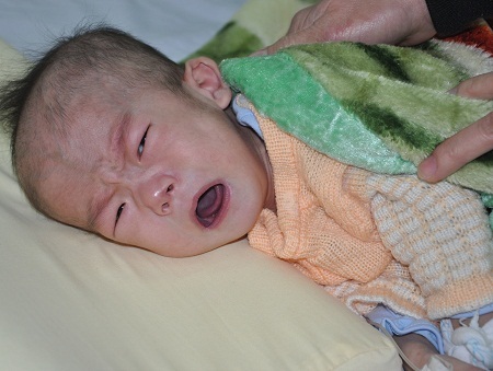 Con rất hay khóc mỗi lần không có mẹ bên cạnh.