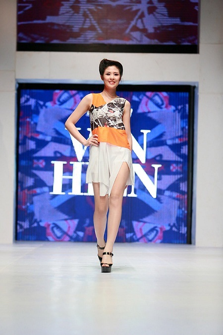 Người đẹp Việt lộng lẫy trong trang phục thời trang Việt Nam xuân hè 2014