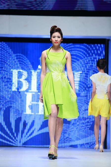 NTK Văn Khoa hướng đến xây dựng hình ảnh trẻ trung, thanh lịch cho người phụ nữ hiện đại.