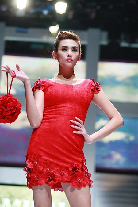 Các sao rạng rỡ trong những thiết kế lấy từ cảm hứng thiên nhiên của NTK Minh Minh.