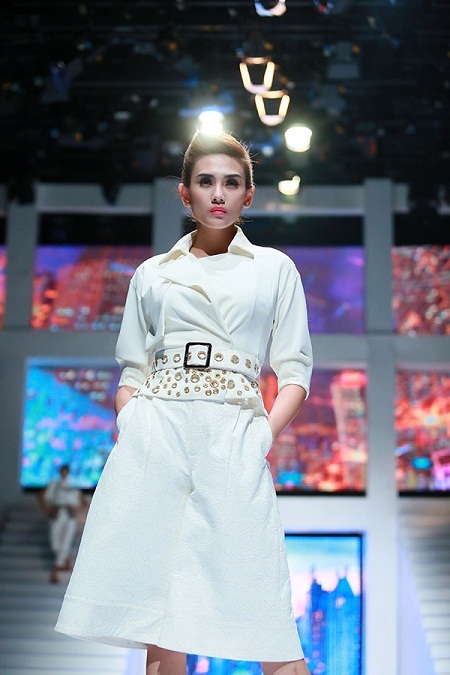 Hình ảnh cô gái thành thị sành điệu là điều mà NTK Hùng Việt hướng đến.