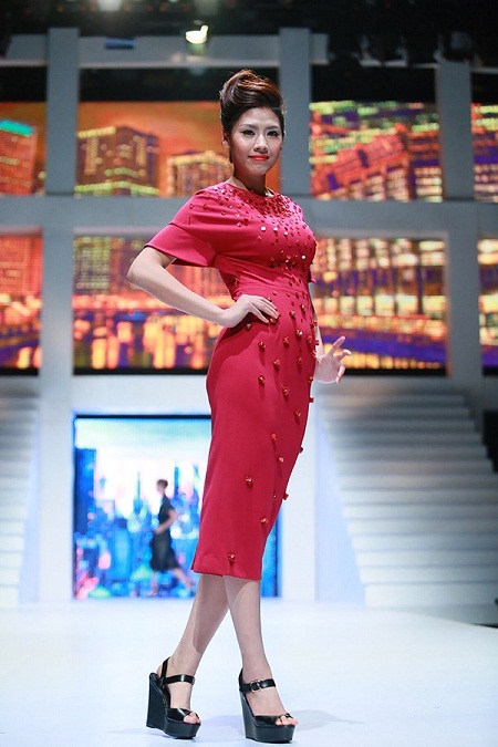 Hình ảnh cô gái thành thị sành điệu là điều mà NTK Hùng Việt hướng đến.