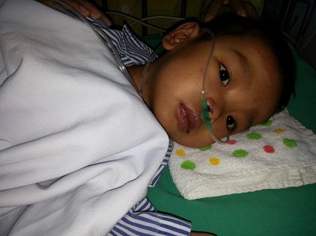 Minh Duy vẫn còn rất yếu và đang được điều trị tại khoa Hồi sức Ngoại của bệnh viện Tim Hà Nội.