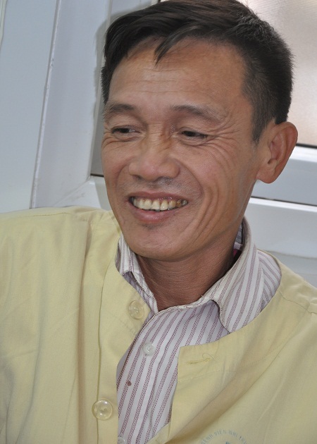 Niềm vui của người bố khi con được chữa bệnh.