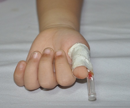 Chồng đã bệnh, bé Thế Anh lại phải đối mặt với án tử hình bởi căn bệnh ung thư máu dạng tủy.