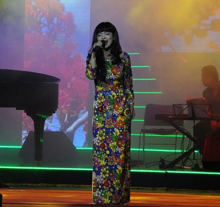 Giọng ca Hà Thu Hiền ngọt ngào trong từng ca khúc.