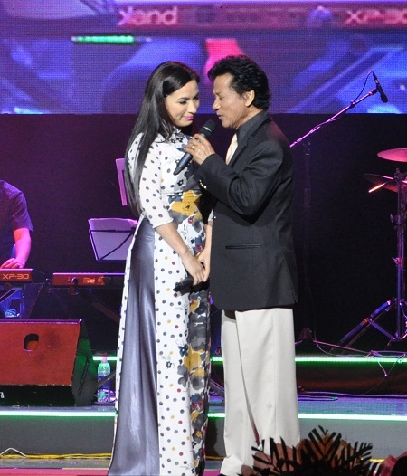 Phi Nhung song ca cùng Chế Linh qua ca khúc Nếu chúng mình cách trở.