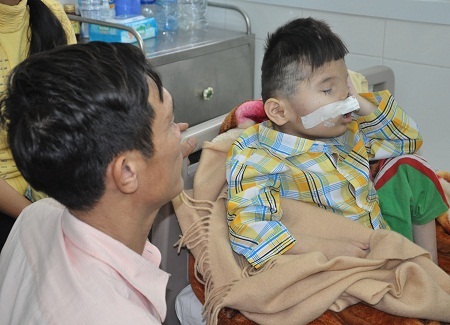 Anh Ngô Văn Thái vô cùng xúc động trước tình cảm mà mọi người dành cho con trai mình.