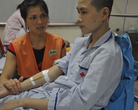 Căn bệnh ung thư máu khiến cậu  bé 15 tuổi phải bỏ dở con đường học tập.