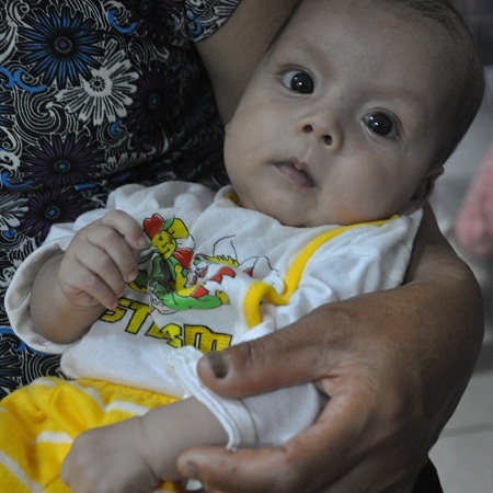 Thương bé 3 tháng tuổi mắc bệnh tim bẩm sinh nặng