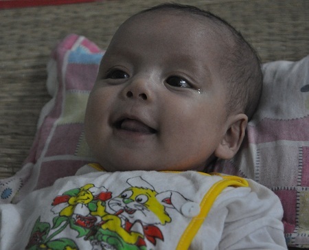 Thương cháu gái, ông ngoại bán nốt đến bì thóc cuối cùng có trong nhà để mang tiền lên cho cháu.