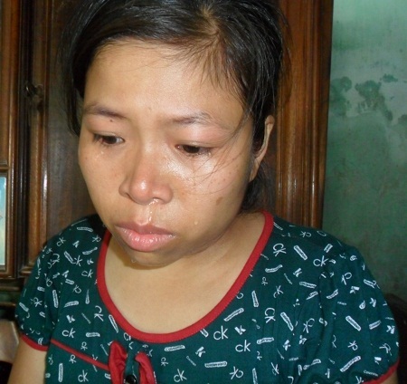 Bị ung thư thận nhưng chị Thanh không có tiền để đi bệnh viện chữa trị.